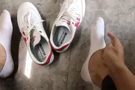 在线等：鞋子太紧了一走路就把脚磨好痛，怎么能让它变大变松呢视频封面