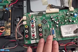 液晶电视声音很小而且失真，果然没有猜错，把这东西换了就好