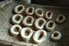 河南年货必备的一样美食炸马蹄，和面有讲究，其他地方买不来