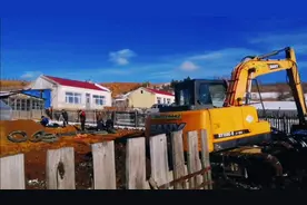 东北农村挖下水管道有奇招  热心邻居招待吃饭心里暖视频封面