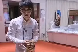 辛巴拿“样品”黄金展示 公屏节奏“样品”他假装不懂视频封面