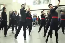 中国联合航空南苑机场，暖心快闪《回家的路》，温暖所有游子的心视频封面