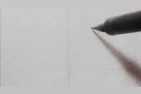 【说】字简繁体写法，左右同齐，左窄右宽，竖弯钩舒展