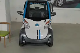 两门三座微型代步车适合老年人出行视频封面