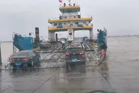 十一假期回家，苏通大桥严重拥堵，改走汽渡过江，下雨能渡江吗视频封面
