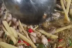 重庆江湖中的霸主，大厨制作正宗重庆姜丝兔。安逸的很哟！视频封面
