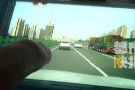 女司机高速路驾车实线变道 后车超车后逼停 双双被罚款扣分