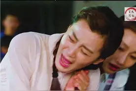 姑娘头发被圈入机器，千钧一发，小伙神速救援视频封面