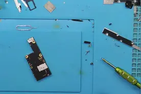 网友的iPhone xs打游戏一个小时后就卡顿，发给我改装散热了解下视频封面