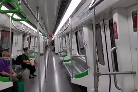 见过地铁会摆尾不？开往南宁高铁东站就有，原来是地铁拐弯进站。视频封面