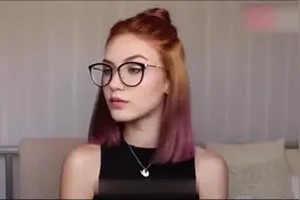 戴眼镜的女生适合什么发型_气质发型帮你变身时尚女神