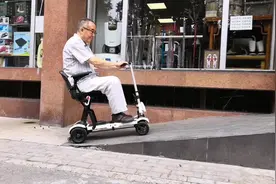 老张一分钟介绍2061折叠老年人电动代步车视频封面