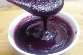 自己在家做葡萄果酱，酸酸甜甜，搭上面包，营养开胃小孩抢着吃