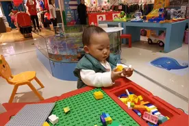 孩子一岁了 还夜奶频繁 到底该如何给孩子断夜奶呢视频封面