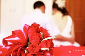 27岁小伙不顾家人反对和72岁老奶奶结婚，相恋不到半年视频封面