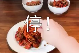 男人给女人剥虾视频封面