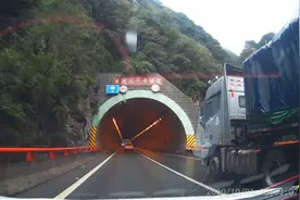 行驶在京昆高速西汉段上，祝愿祖国母亲国泰民安，繁荣昌盛！