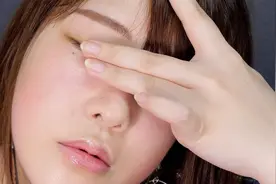 PPOMO老番茄的超特写素颜化妆触发，露脸咯，原来番茄长这样