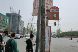 实拍沈阳公交车165路，它是连接沈阳与郊区苏家屯的线路，人较多