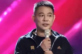 近照曝光！李连杰大病痊愈精神好 与粉丝合影很显年轻视频封面