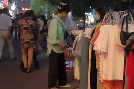 实拍广州白云区东平城中村，这里摆地摊的人人山人海，好热闹