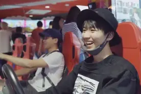 秋名山车神王俊凯，和人PK疯狂飙重庆话，开心得像个两百斤的小胖