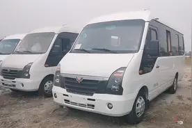 五菱房车后置独立厨卫版