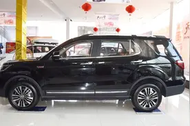 大7座长4705mm，前置后驱布局，还有爱信6AT加持，顶配才十万出头