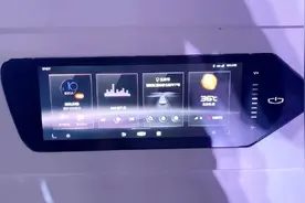 博越PRO搭载的GKUI19有多种主题，像换手机主题一样换车机主题