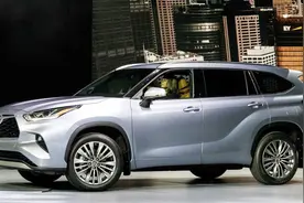 全新TNGA汉兰达明年上市！223七座布局，仍将碾压其他SUV！视频封面