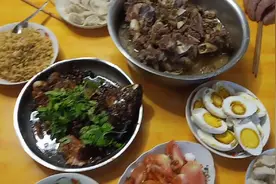 排骨和大骨头哪个好吃？大家争论不休，我说只要妈妈做的都好吃！