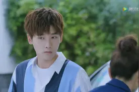 女子爬墙进房东家里，结果摔下来被帅房东接住视频封面