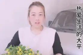 大平第一次养兔子，兔子喜欢吃油菜花，真是越看越喜欢！视频封面