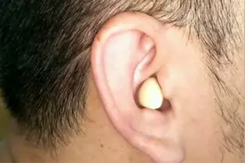 大蒜放耳朵里这么厉害？活了30年今天才知道，快告诉家人视频封面