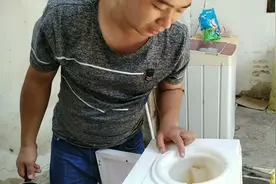 2年没清洗的饮水机，小伙打开一看，什么东西啊？憋了一肚子火！视频封面