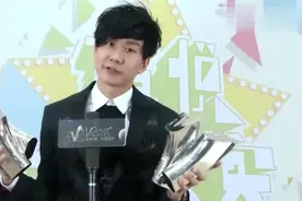 一人之力搞垮整个黄牛只服林俊杰，黄牛_防火防盗防林俊杰！视频封面