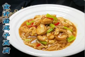 厨师长教你玉子豆腐的家常做法，炸豆腐是关键，嫩滑入味很下饭，