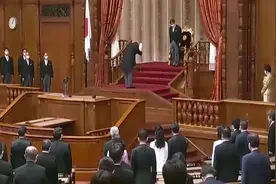日本新首相就任，天皇主持新一届国会开幕式，阵仗堪比古代帝王
