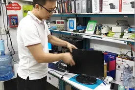 19寸杂牌显示器坏了，维修费用比显示器还贵，但是客户依然要修视频封面
