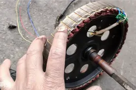 电动车轮子左右摇摆，说明轴承松动，要及时更换不然电机就报废了