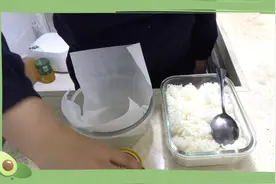 吞拿鱼罐头三种吃法：吞拿鱼寿司卷 吞拿鱼烤吐司 吞拿鱼三文治