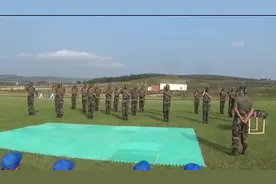 防身教学：印度军方防身术凶狠异常！网友：印度军队？摩托车呢？