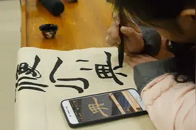 典，他是一个独体字，字下面的横要写在正中线上