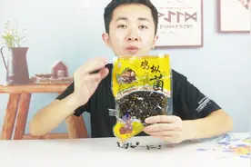 网上卖的云南特产鸡枞菌是真的吗？小伙吃完直说这样的话视频封面