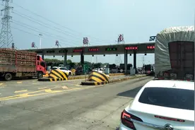 苏通大桥桥面双向施工，导致最近经常堵车，到28号才结束！视频封面