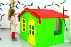 娜迪亚给了一个玩具。看看结果如何