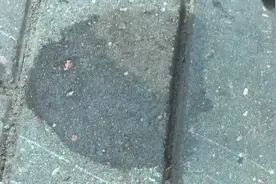 烧烤摊把地面搞的好多油 出钱清洁我这样轻松搞定它！