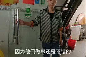 冬哥店里装玻璃门花了600元，大家觉得怎样？冬哥:他们做事不错。视频封面