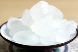 白醋里面加入三块冰糖，竟然有这么神奇的妙用，不知道就太可惜了