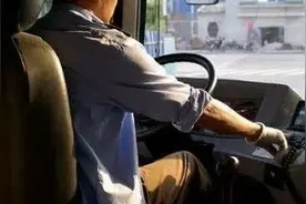 公交车司机遇到拉肚子怎么办  听听小付怎么说